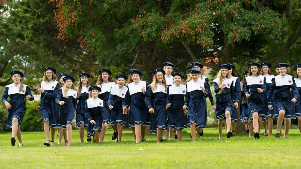 Odzvanjanje v prostorih s Plečnikovo sledjo