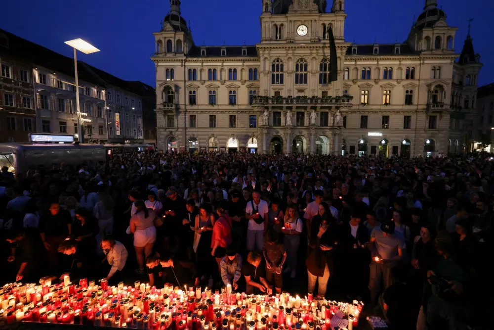 People light candles in the main square following a deadly school shooting in Graz, Austria, June 10, 2025. REUTERS/Leonhard Foeger