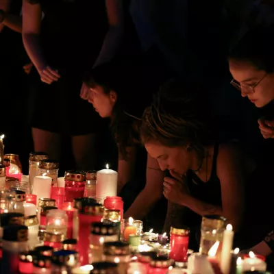 People light candles in the main square following a deadly school shooting in Graz, Austria, June 10, 2025. REUTERS/Leonhard Foeger