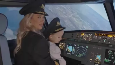 Maja &Scaron;uput s sinom Bloomom na simulatorju letenja. F instagram