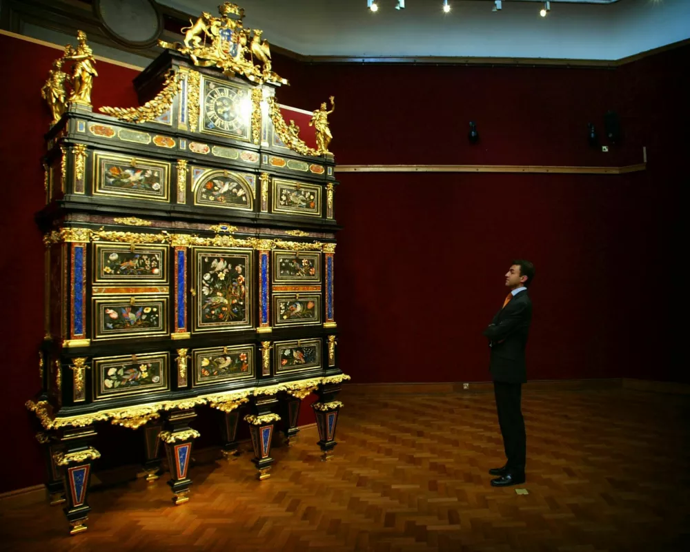 Badminton Cabinet v vi&scaron;ino meri več kot tri metre. / Foto: Getty Images