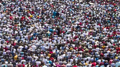 The people of Karaman are preparing to perform funeral prayers in Aktekke Square. / Foto: Feyzullah Tunc