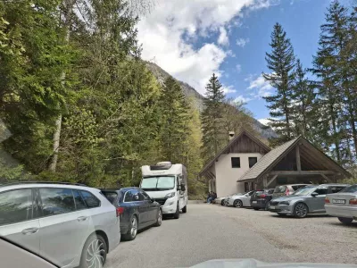 Ob slapu Peričnik prepoved parkiranja