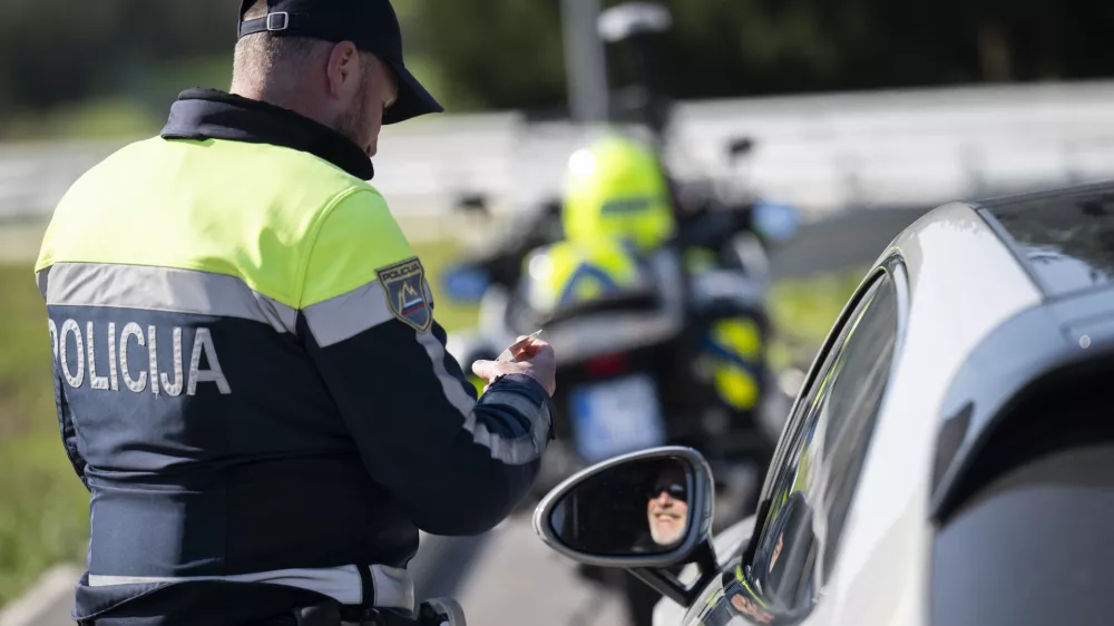 prometni nadzorpolicija - simbolična fotografijaprometna policijavarnost v prometupolicija na motorjihmotoristična policijaprehitri voznikiavtocestna policijaalkotestalkohol v prometu08.04.2025 Policijski nadzor, počivali&scaron;če PovodjeFOTO: Nik Erik Neubauer