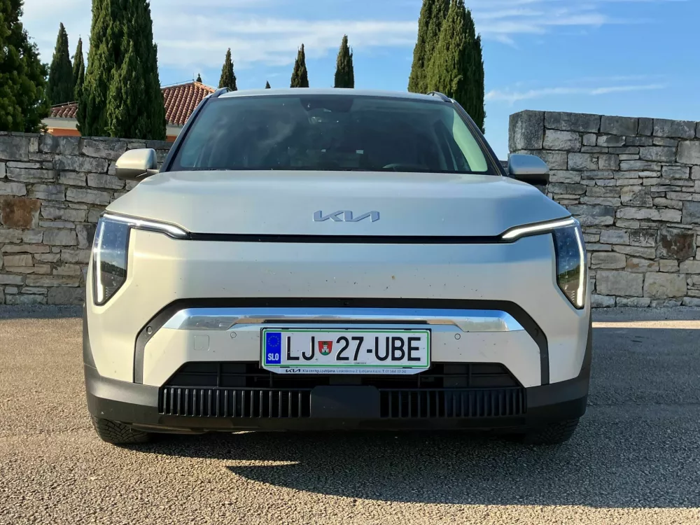 Kia EV3 EX sky: Ključ in vpra&scaron;anje za milijon evrov