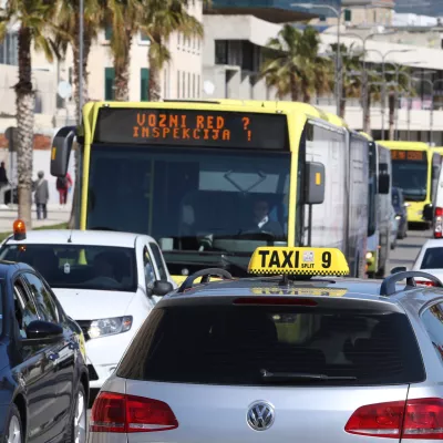 10.03.2020., Split - Sindikat vozaca i prometnih radnika "Promet Split" organizirao je prosvjednu voznju u suradnji sa Udruzenjem obrtnika (Ceh prijevoznika i taksi sekcija) zbog ne postivanja voznog reda u autobusnom prijevozu od strane ne lojalne konkurencije. Photo: Ivo Cagalj/PIXSELL