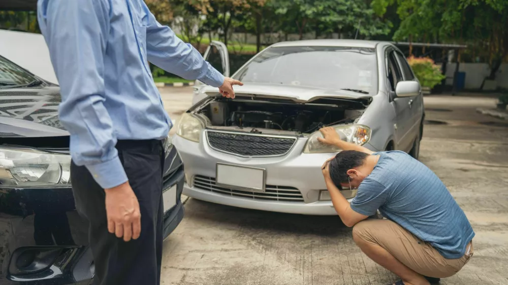 2MFE1GJ Man Upset and Sit down Motorist In Crash For Crash Insurance Fraud Getting Out Of Car