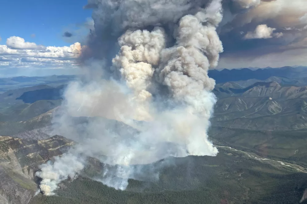 Smoke rises from the Summit Lake wildfire G90413 west of Fort Nelson, British Columbia, Canada June 1, 2025 in an aerial photograph. BC Wildfire/Handout via REUTERS. THIS IMAGE HAS BEEN SUPPLIED BY A THIRD PARTY   TPX IMAGES OF THE DAY