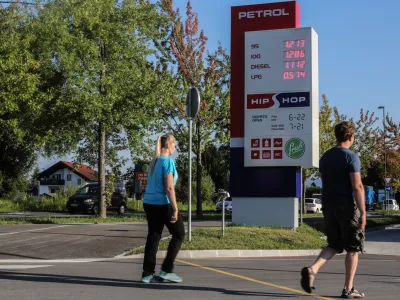 - 31.08.2016 - - Bencinski servis Petrol v Ljubljani - črpalka - gorivo - bencin, trgovine Hip Hop//FOTO: Bojan Velikonja