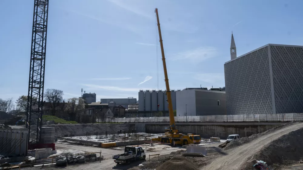 Upad gradbenih del se nadaljuje