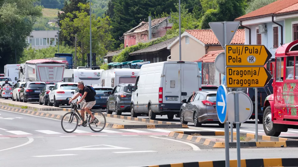 Koper, 09.06.2023&Scaron;alara, cesta Koper-Dragonja, promet, kolone, kolona 