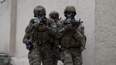 Slovenski vojaki v nekdanjem opori&scaron;ču sovjetske vojske na Slova&scaron;kem, ki danes služi kot Natovo opori&scaron;če blizu meje z Ukrajino. 