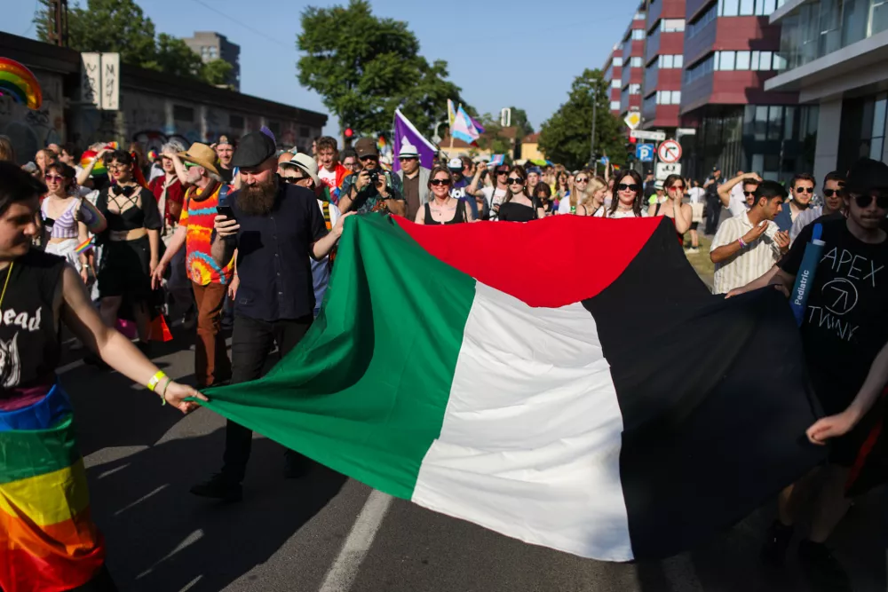 (FOTO) Parada ponosa v Ljubljani: parada kot politično dejanje in poziv k pravičnej&scaron;i družbi