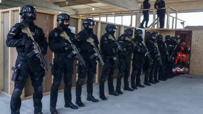 &ldquo;Imamo izredne razmere! Ostanite v učilnicah!&rdquo;