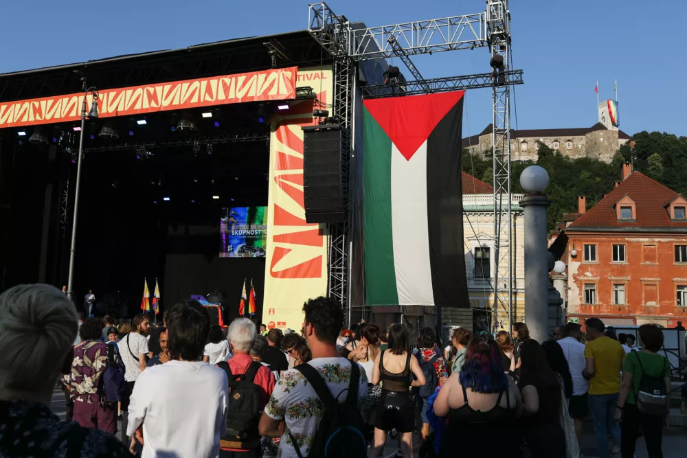 (FOTO) Parada ponosa v Ljubljani: parada kot politično dejanje in poziv k pravičnej&scaron;i družbi