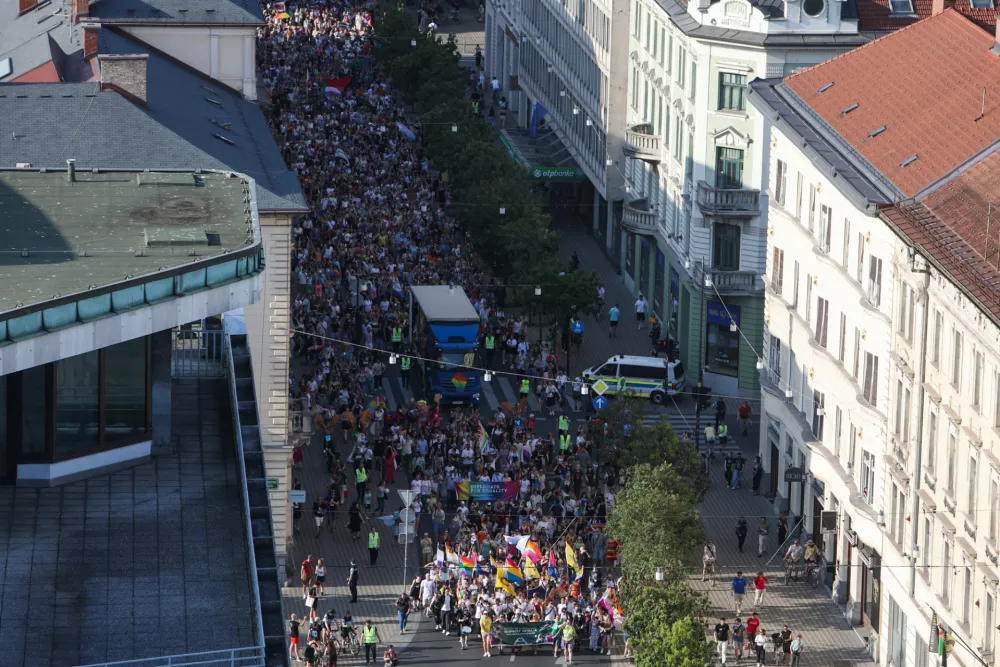(FOTO) Parada ponosa v Ljubljani: parada kot politično dejanje in poziv k pravičnej&scaron;i družbi