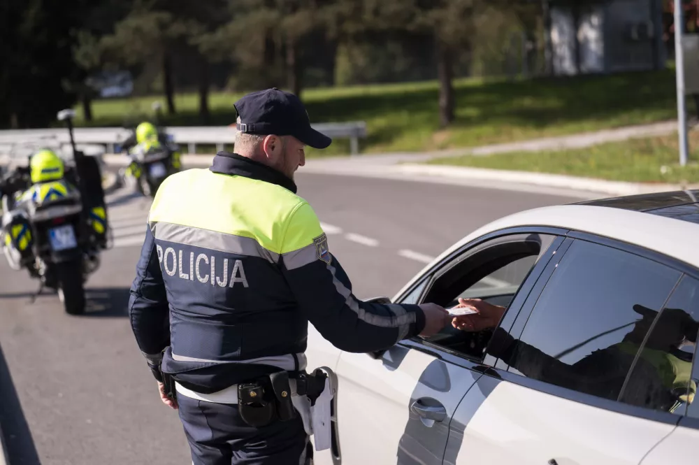 prometni nadzorpolicija - simbolična fotografijaprometna policijavarnost v prometupolicija na motorjihmotoristična policijaprehitri voznikiavtocestna policijaalkotestalkohol v prometu08.04.2025 Policijski nadzor, počivali&scaron;če PovodjeFOTO: Nik Erik Neubauer