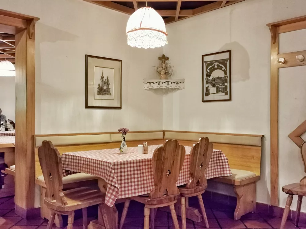 Gosti&scaron;če Karavla 297