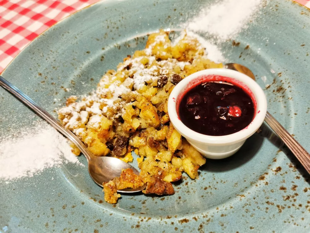 &Scaron;morn, Gosti&scaron;če Karavla 297