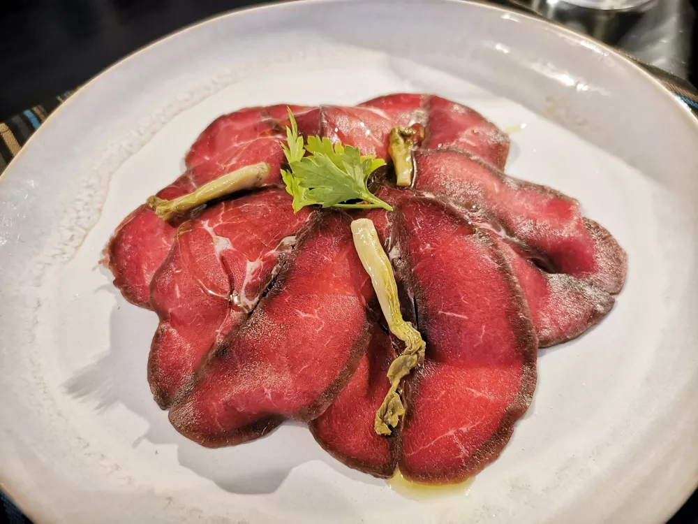 Jelenov karpačo z gorskim radičem, Osteria Hladik