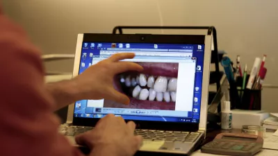 Ljubljančanka je popravljala zobe, čeprav ni zobozdravnica?