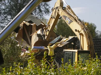 Tisoče črnih gradenj, a vseh ni mogoče poru&scaron;iti