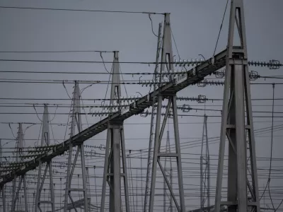 elektrika - simbolična fotografijaelektrično omrežjeomrženinaporaba elektrikedaljnovodelektrična napeljavaELES11.02.2025 Električno omrežje, okolica BeričevaFOTO: Nik Erik Neubauer