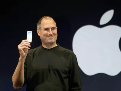 CE1KT0 Oct. 5, 2011 - (File Photo) STEVE JOBS - the man who brought us the iPhone, the iPod and the iMac - has died. The co-founder of Apple Computers was 56 years old. Jobs had been battling a rare form of pancreatic cancer for years. He resigned from the post of Apple CEO in Aug. PICTURED: Sep. 07, 2005 