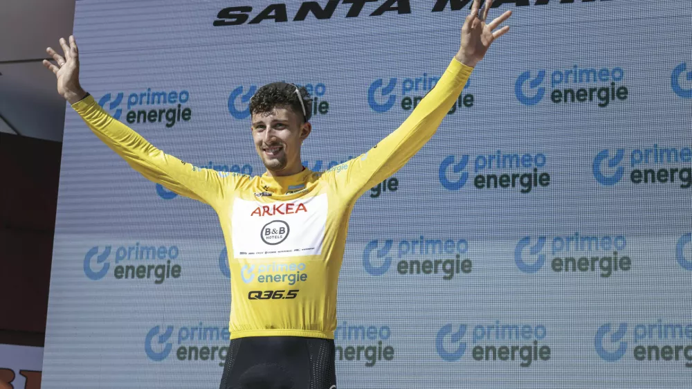 Overall leader Kevin Vauquelin of France poses following the fifth stage, a 183.8 km race from La Punt to Santa Maria, at the 88th Tour de Suisse UCI World Tour cycling race, Thursday, June 19, 2025. (Gian Ehrenzeller/Keystone via AP)