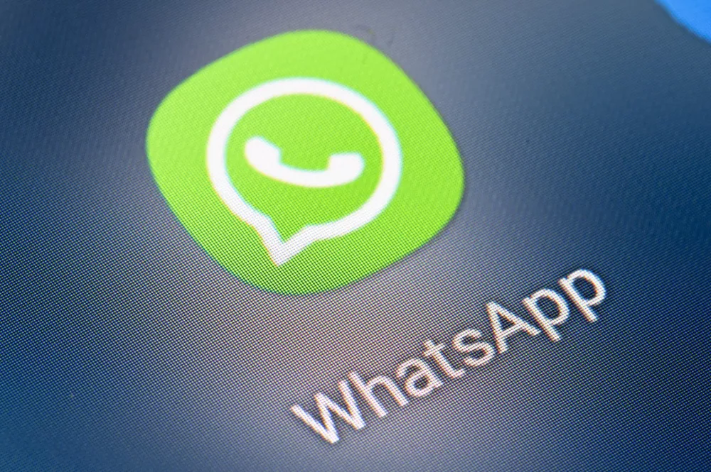 FILED - 21 January 2022, Berlin: A view of the icon of the app Whatsapp on the screen of a smartphone. Photo: Fabian Sommer/dpa