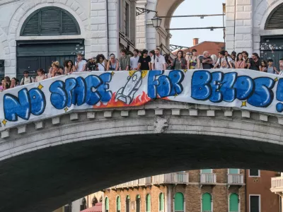 Protesters display a banner reading "No Space for Bezos!" on the Rialto Bridge during a protest against Amazon founder Jeff Bezos' upcoming wedding to Lauren Sanchez being held in Venice, Italy, June 13, 2025. REUTERS/Manuel Silvestri