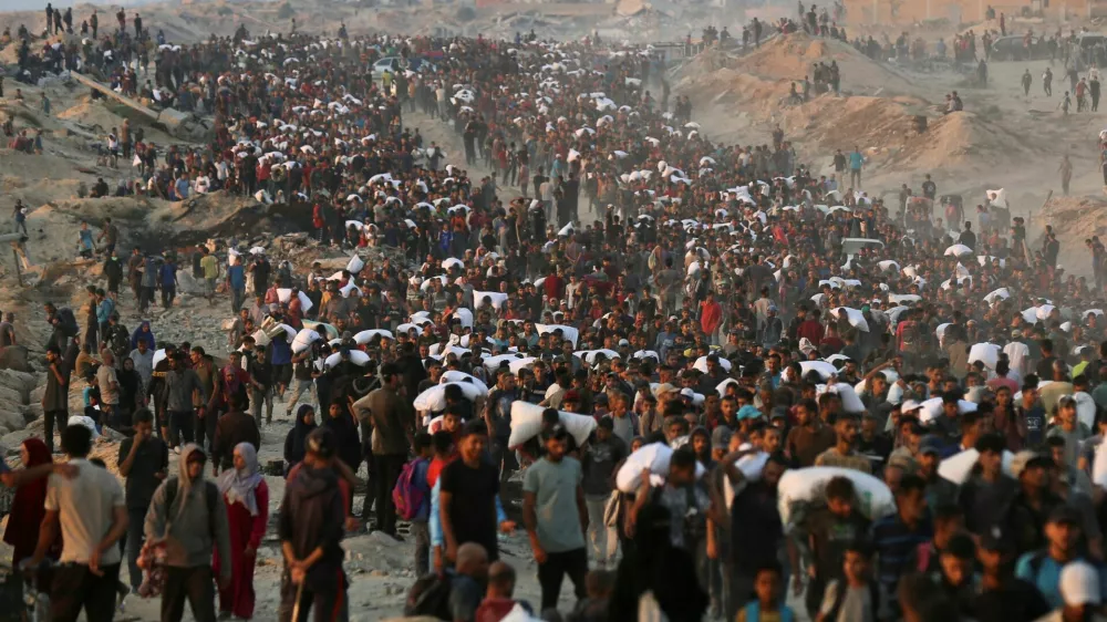 Palestinians gather to receive aid supplies in Beit Lahia, in the northern Gaza Strip, June 17, 2025. REUTERS/Stringer