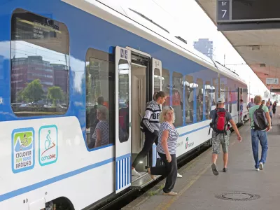 - potni&scaron;ki vlak italijanskega državnega prevoznika Trenitalia v Ljubljani - nova direktna potni&scaron;ka železni&scaron;ka povezava med Ljubljano in Trstom -- 13.09.2018 &ndash; Slovenske Železnice (SŽ) &ndash; Železni&scaron;ka postaja Ljubljana - //FOTO: Bojan Velikonja