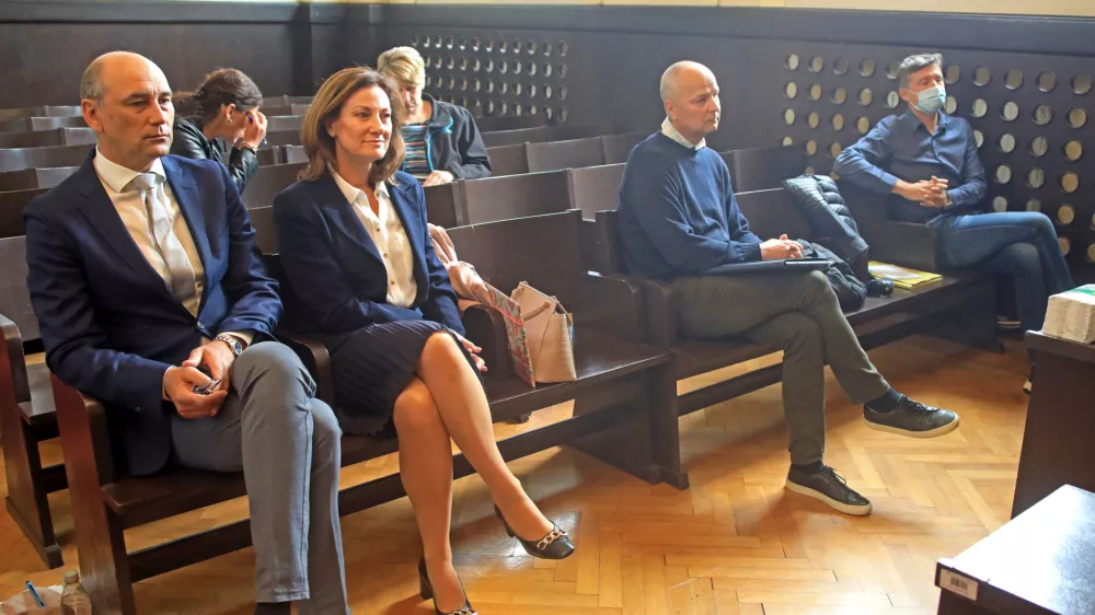 Maribor: sojenja Matjažu Kovačiču in Manji Skreni&scaron;ak ter soobtoženim v zadevi hrva&scaron;ka posla.  - Avtor: Igor Napast - Sojenja - Avtor: Igor Napast