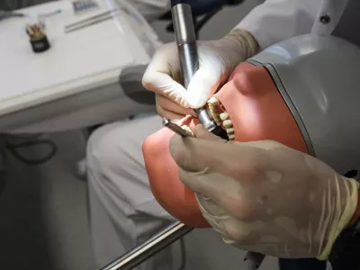 - simbolična fotografija - dentalna medicina - zobna medicina - zobozdravstvo -- 19.01.2023 &ndash; Medicinska fakulteta Univerze v Ljubljani (MF UL) - novi Center za učenje kliničnih ve&scaron;čin za področje dentalne medicine (CUKV-DM), Corytkova ulica 2 //FOTO: Bojan Velikonja