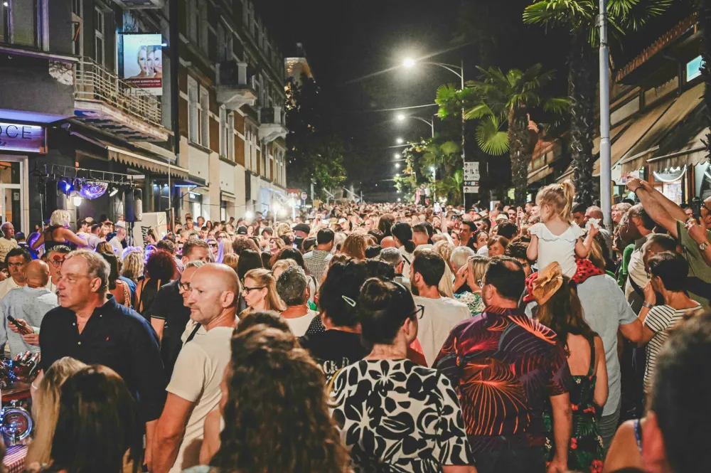V soboto zvečer se bo sredi&scaron;če mesta spremenilo v ogromno prizori&scaron;če na prostem.  Foto: Kvarnerja