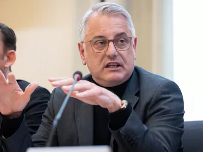 Ljubljana, vlada.Podpis dogovora socialnih partnerjev o noveli zakona o pokojninskem in invalidskem zavarovanju.Minister za gospodarstvo, turizem in sport Matjaz Han.