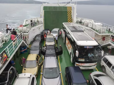 - HRVA&Scaron;KA 2015 - turizem, turisti, morje, trajekt, avtomobili   ///FOTO: Jaka Gasar