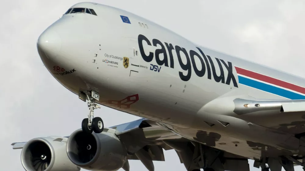 Image: 798602914, License: Royalty-free, Restrictions:, Model Release: noPodjetje Cargolux iz Luksemburga, lastnik letal, trdi, da niso vstopila v&nbsp;iranski&nbsp;zračni&nbsp;prostor.Foto: Profimedia