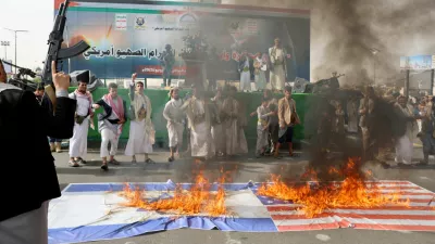 Protesters, predominantly Houthi supporters, burn Israeli and U.S. flags as they demonstrate in solidarity with Palestinians and Iran, amid the Iran-Israel conflict, in Sanaa, Yemen June 20, 2025. REUTERS/Khaled Abdullah   TPX IMAGES OF THE DAY