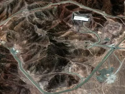 Fordov se nahaja več kot sto kilometrov od Teherana. Večina objekta je zelo globoko pod zemljo. / Foto: Maxar Technologies