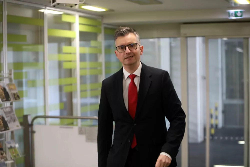 minister za obrambo Marjan &Scaron;arec- 26.02.2024 &ndash; Vlada RS - redna tedenska seja vlade razpravljala o ukrepih za zagotavljanje delovanja zdravstvenega sistema v času stavke //FOTO: Tomaž Skale