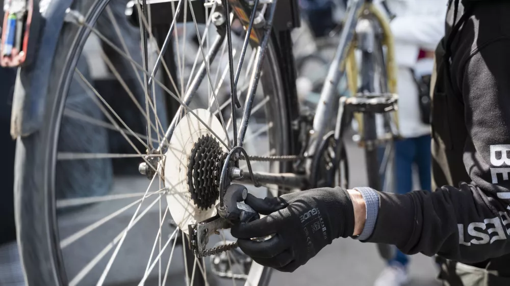 kolesarjikolesarstvo08.04.2025 Servis koles na Pogačarjevem trguFOTO: Nik Erik Neubauer