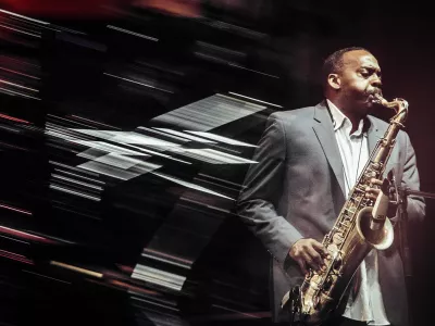 Nujnost kritike skozi glasbo