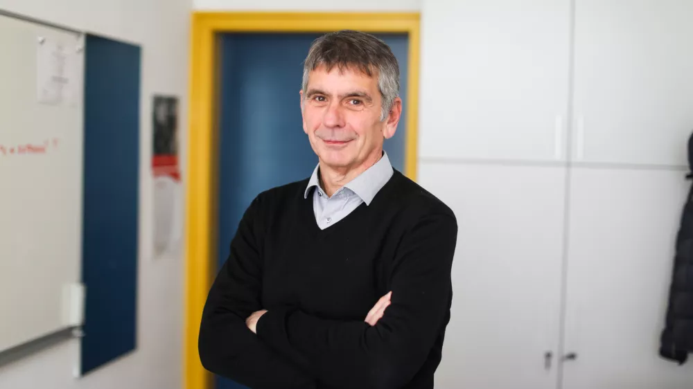 - 12.12.2022 &ndash; prof. dr. Marko Stabej, jezikoslovec in pedagog - redni profesor za slovenski jezik na Oddelku za slovenistiko Filozofske fakultete Univerze v Ljubljani. - dnevnikov kolumnist //FOTO: Bojan Velikonja