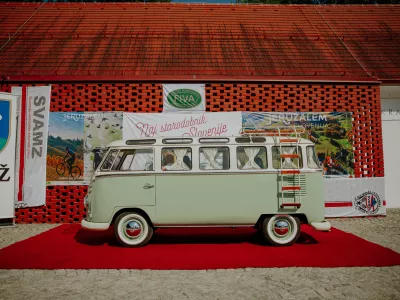 Nagrado publike, tako imenovani best of show, je dobil volkswagen T1 v različici Samba Bus' ki je k nam pri&scaron;el iz Brazilije. / Foto: Anej Ferko