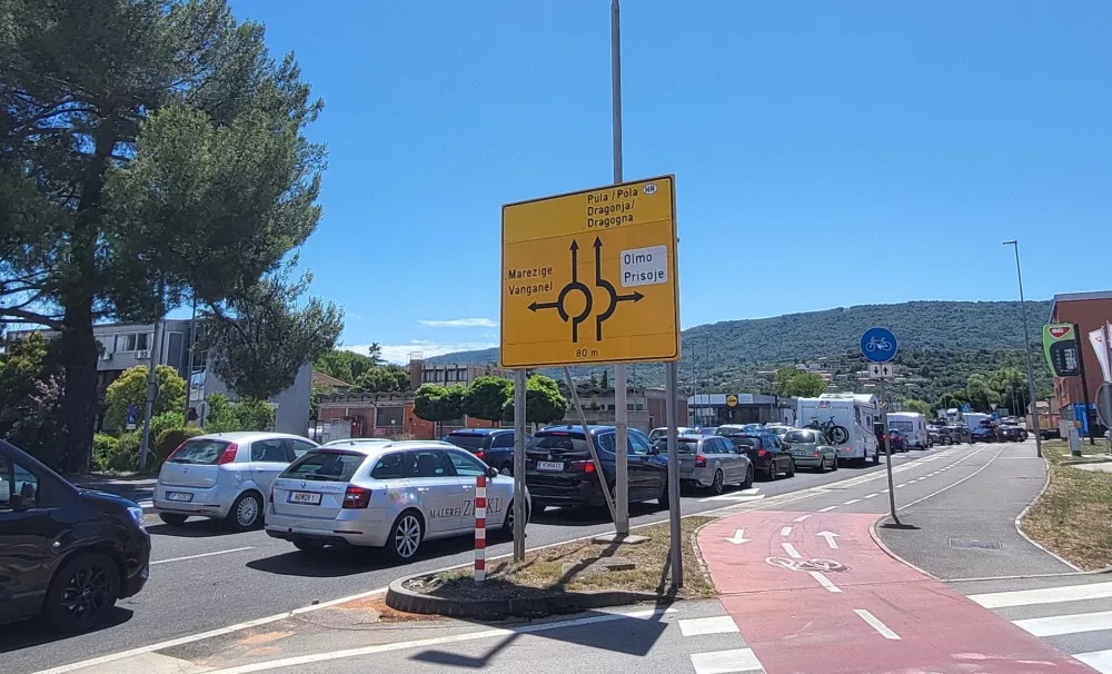 Koper kolone, &Scaron;marska cesta proti Hrva&scaron;ka, Koper Dragonja / Foto: Katja Gle&scaron;čič 