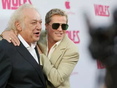 Zlatko Burić in Brad Pitt septembra lani na premieri filma&nbsp;Wolfs (Volkovi).&nbsp;/ Foto: Nina Prommer via Profimedia