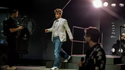 July 16,, 2025 - Las Vegas, Nevada, USA - MAGNUS CARLSEN takes the stage for the start of play at the 0,000 Freestyle Chess Grand Slam event at the Wynn Las Vegas.,Image: 1022644921, License: Rights-managed, Restrictions:, Model Release: no / Foto: Brian Cahn Via Profimedia