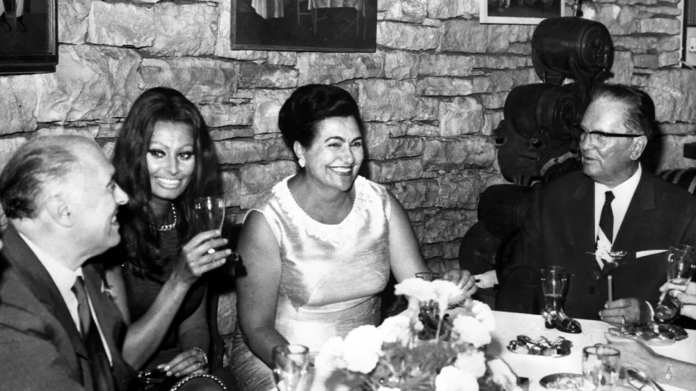 Junij 1969: Sophia Loren, Carlo Ponti, Tito in Jovanka.&nbsp;/ Foto: Profimedia